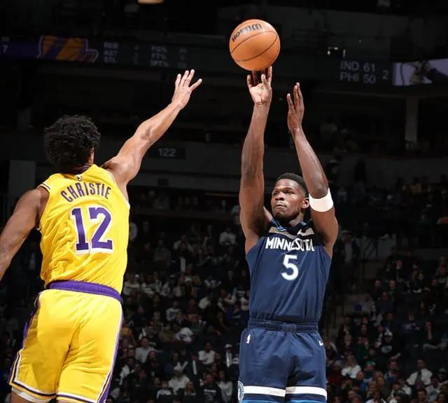 森林狼客场惨败，拉塞尔凋谢不振的简单介绍