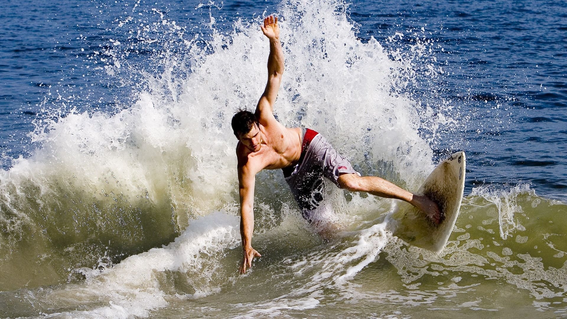 凯恩在热火比赛中出色防守，爆冷引发热议！比赛高潮迭起